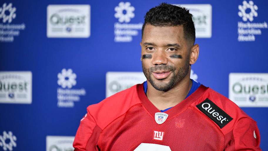 New York Giants quarterback Russell Wilson gifted rookie Seahawks QB Jalen Milroe a signed jersey with an inspiring message.  | John Jones-Imagn Images