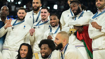 BASKETBALL-OLY-PARIS-2024-FRA-USA-MEDALS