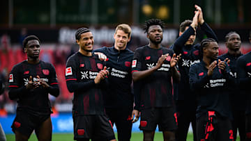 Malik Tillman (2. v. l.) will mit Bayer Leverkusen in die Champions League