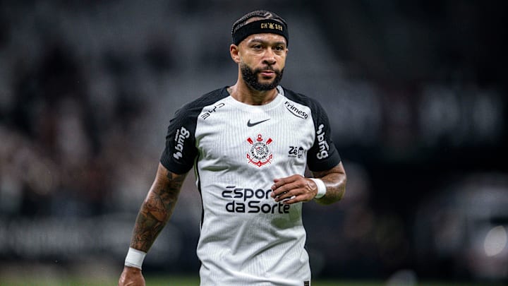 Memphis faz trabalho especial nos bastidores do CT Joaquim Grava Memphis faz trabalho especial nos bastidores do CT Joaquim Grava