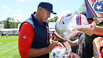 Jul 23, 2025; Foxborough, MA, USA; New England Patriots head coach Mike Vrabel signs autographs for fans after practice during day one of training camp at Gillette Stadium. Mandatory Credit: Eric Canha-Imagn Images