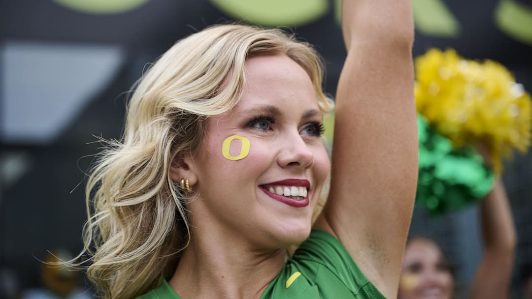 Nov 14, 2025; Eugene, Oregon, USA; Oregon Ducks cheerleaders perform before a game between the Oregon Ducks and the Minnesota Golden Gophers at Autzen Stadium. Mandatory Credit: Troy Wayrynen-Imagn Images Nov 14, 2025; Eugene, Oregon, USA; Oregon Ducks cheerleaders perform before a game between the Oregon Ducks and the Minnesota Golden Gophers at Autzen Stadium. Mandatory Credit: Troy Wayrynen-Imagn Images