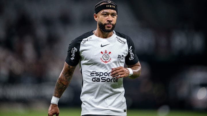 Memphis Depay deve seguir entre os titulares do Corinthians para o duelo