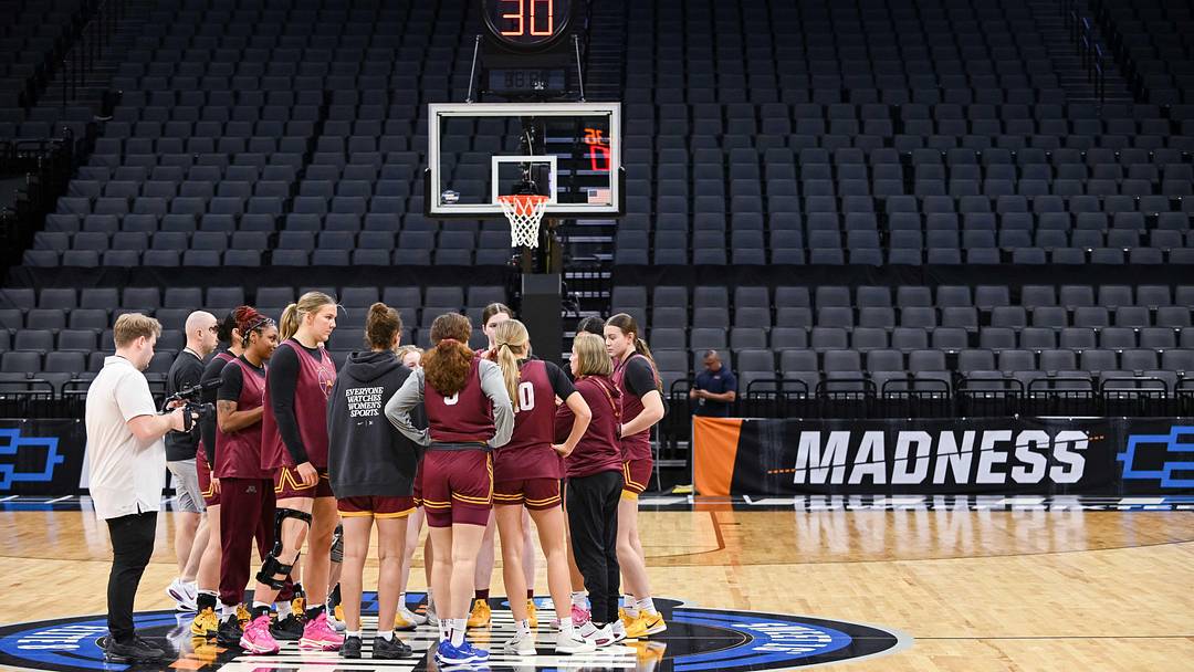 Mar 26, 2026; Sacramento, CA, USA; Minnesota Golden Gophers head coach Dawn Plitzuweit gathers her players during a practice ahead of the Sacramento Regional 2 of the women’s 2026 NCAA tournament at Golden 1 Center. 