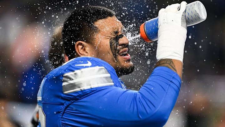 Nov 2, 2025; Detroit, Michigan, USA; Detroit Lions tackle Penei Sewell (58) splashes water on his face during warm-ups before the game against the Minnesota Vikings at Ford Field.