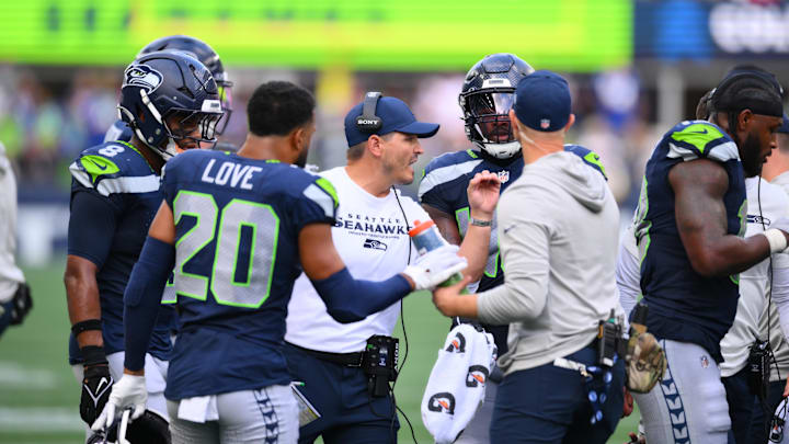 Sep 7, 2025; Seattle, Washington, USA; Seattle Seahawks head coach Mike Macdonald huddles up during the second half against San Francisco 49ers at Lumen Field. Sep 7, 2025; Seattle, Washington, USA; Seattle Seahawks head coach Mike Macdonald huddles up during the second half against San Francisco 49ers at Lumen Field.