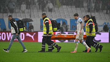 Bilal Nadir est sorti sur civière.