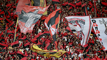 Festa da torcida do Flamengo nas arquibancadas do Maracanã