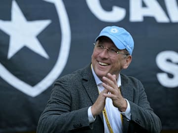 Relação entre John Textor começou em dezembro de 2021 e foi oficializada em março do ano seguinte
