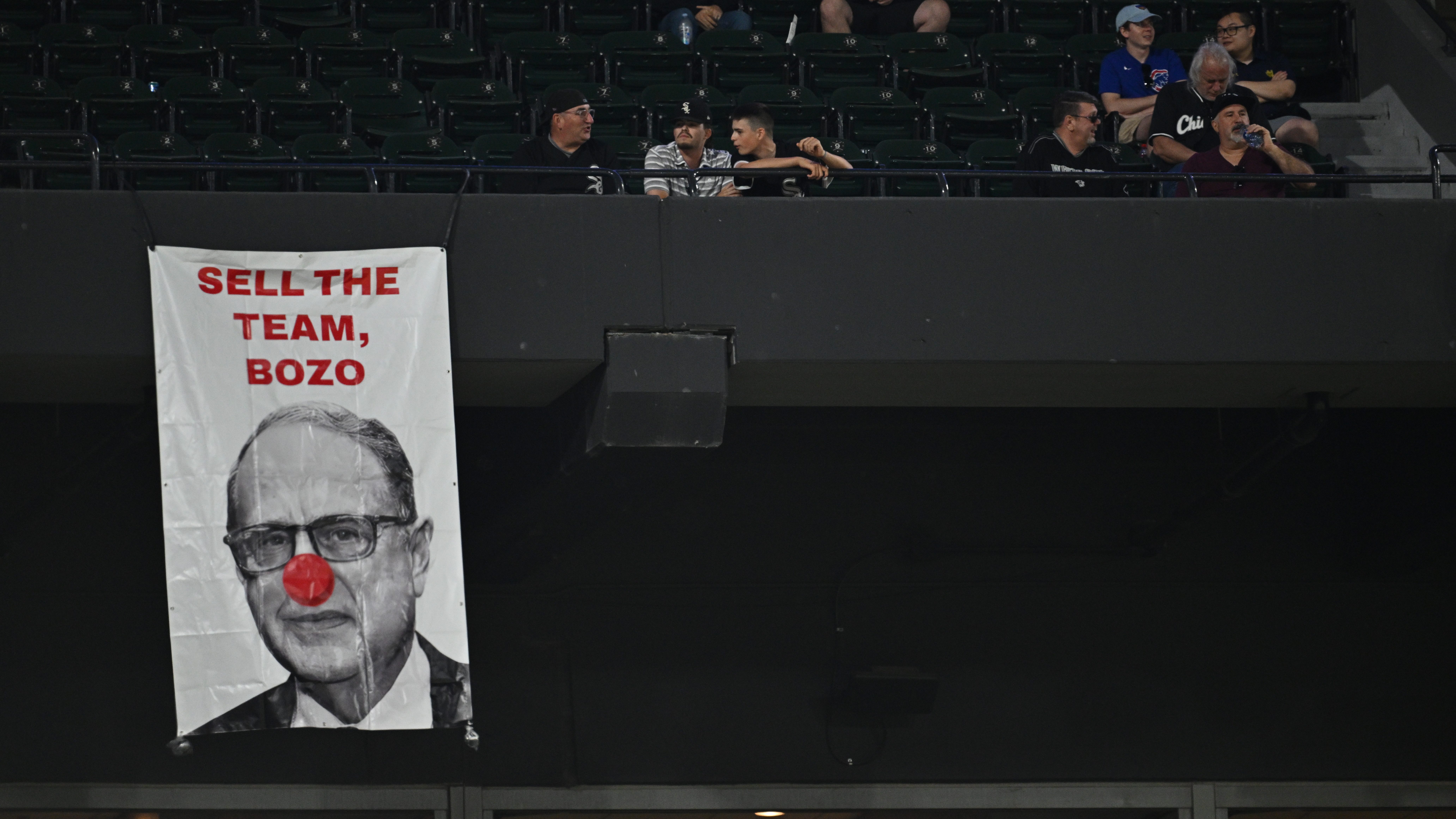 4 nhược điểm tiềm ẩn để báo cáo rằng Jerry Reinsdorf sẽ bán Chicago White Sox