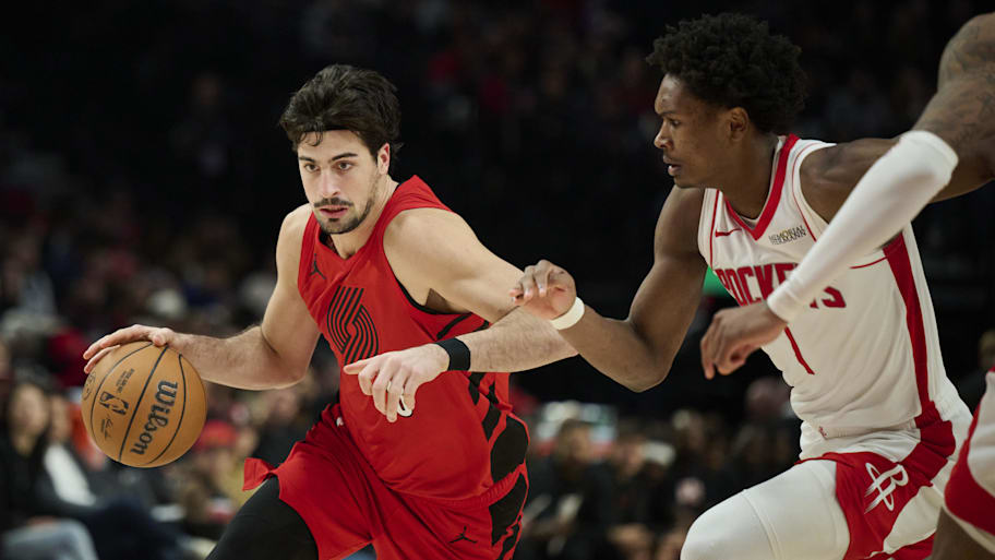 Trail Blazers forward Deni Avdija drives to the basket.