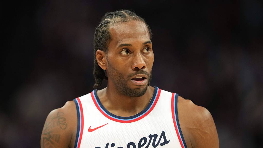 Apr 11, 2025; Sacramento, California, USA; Los Angeles Clippers forward Kawhi Leonard (2) during the fourth quarter against the Sacramento Kings at Golden 1 Center. Mandatory Credit: Darren Yamashita-Imagn Images Apr 11, 2025; Sacramento, California, USA; Los Angeles Clippers forward Kawhi Leonard (2) during the fourth quarter against the Sacramento Kings at Golden 1 Center. Mandatory Credit: Darren Yamashita-Imagn Images