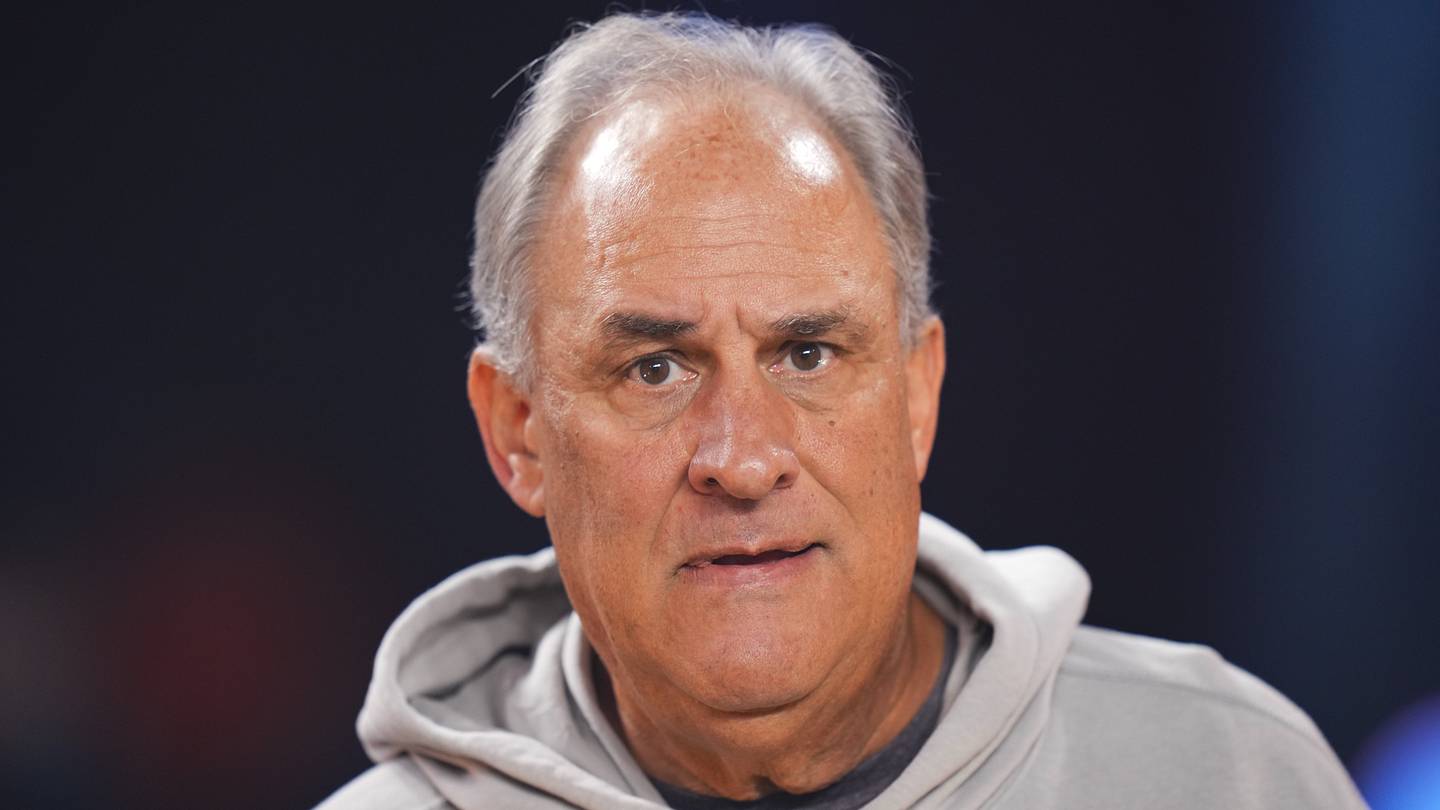 Mike McDaniel discusses Vic Fangio departure during presser at scouting combine - Vimarsana News