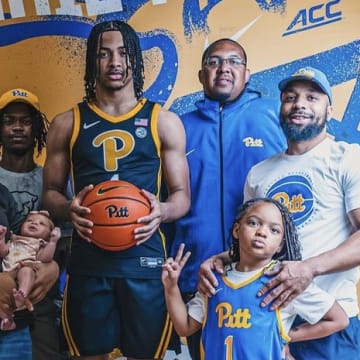 Pitt Basketball Hosts Amari Evans and his family on an official visit 