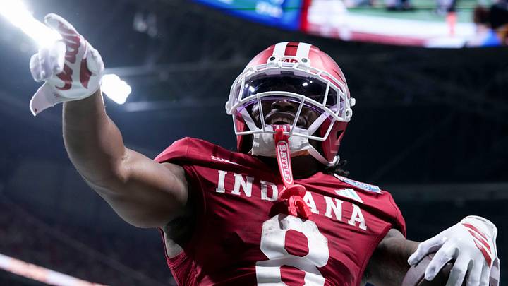 Indiana Hoosiers running back Kaelon Black (8)