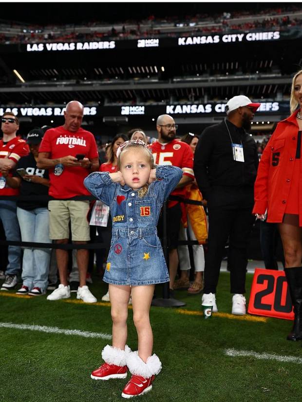 Patrick Mahomes' 3 year old easily beats mom Brittany for best fit at  Raiders game