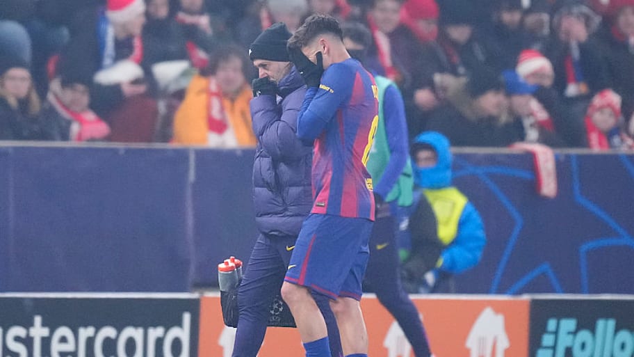 Pedri leaving the pitch after suffering an injury.