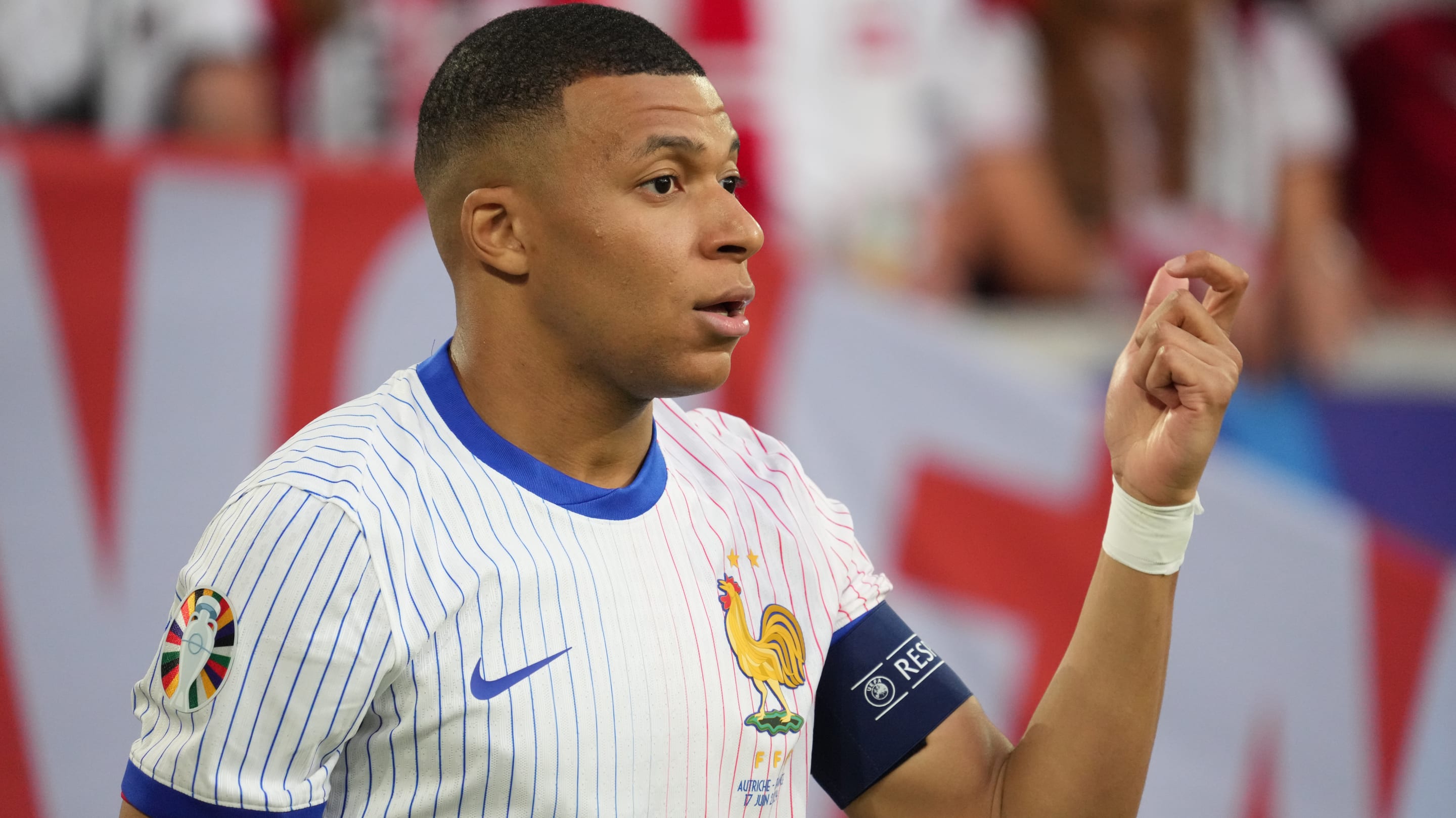 Autriche - France : Kylian Mbappé donne de ses nouvelles et ironise sur sa grosse blessure au nez