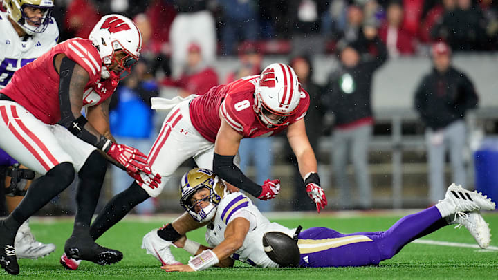 Wisconsin linebacker Mason Posa (8) strip-sacks Washington quarterback Demond Williams Jr. in the third quarter of the Badgers' 13-10 Week 11 win on Nov. 8, 2025.