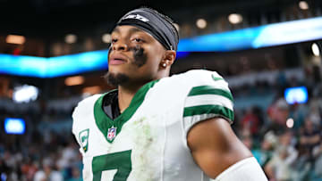 Sep 29, 2025; Miami Gardens, Florida, USA; New York Jets quarterback Justin Fields (7) takes the field to start the second half at Hard Rock Stadium. Mandatory Credit: Rich Storry-Imagn Images