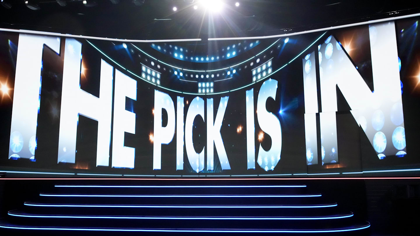 Why Trading Up in NHL Draft Doesn't Make Sense for NY Rangers
