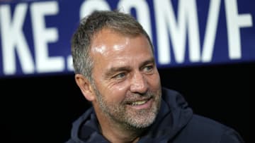 Hansi Flick lors de la victoire du FC Barcelone contre l'Atletico Madrid en Coupe du Roi