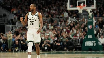 Phoenix Suns v Milwaukee Bucks