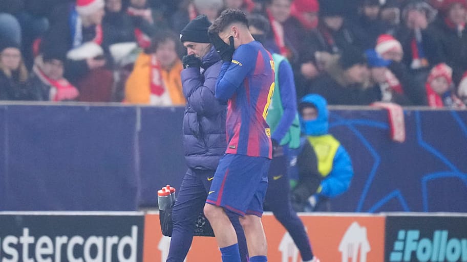 Pedri leaving the pitch after suffering an injury.