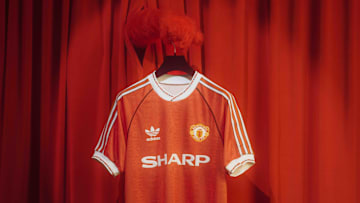 อาดิอาส แมนเชสเตอร์​ ยูไนเต็ด เสื้อย้อนยุค