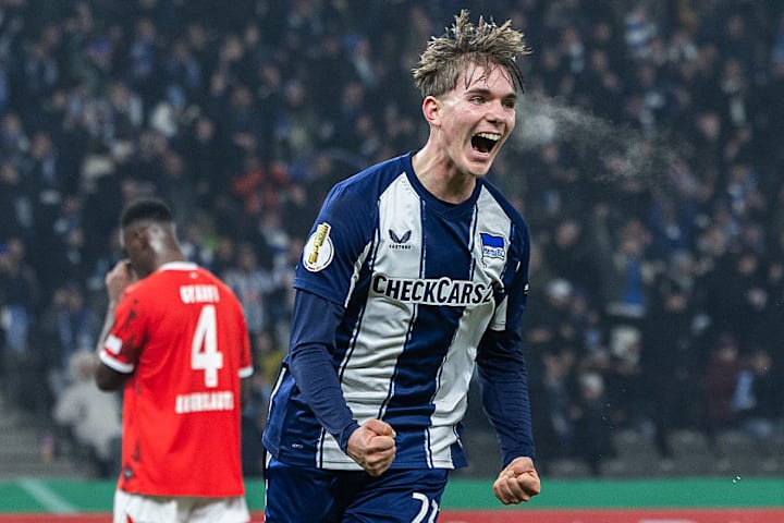 Shootingstar und Mittelfeldjuwel Kennt Eichhorn bejubelt sein Tor im DFB-Pokal