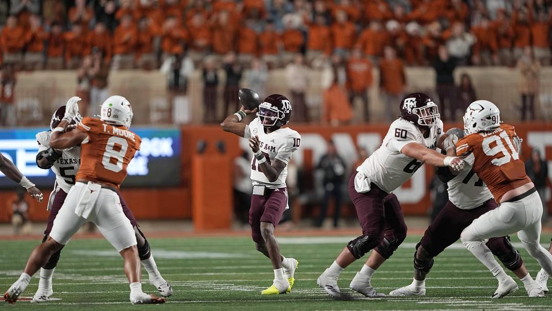 Texas A&M Aggies quarterback Marcel Reed (10) throws a pass during the first half against the Texas Longhorns at Darrell K Royal-Texas Memorial Stadium. 