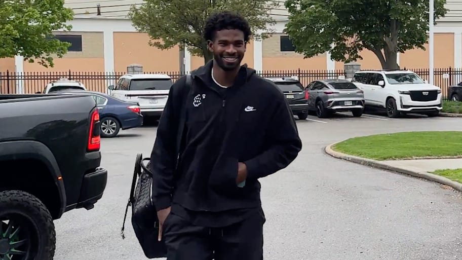 Shedeur Sanders arrives at Cleveland Browns mini camp. | @Browns