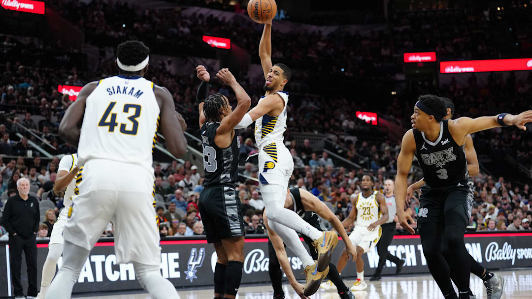 Mar 3, 2024; San Antonio, Texas, USA; Indiana Pacers guard Tyrese Haliburton (0) passes to forward Pascal Siakam (43) in the first half against the San Antonio Spurs at Frost Bank Center. Mandatory Credit: Daniel Dunn-Imagn Images