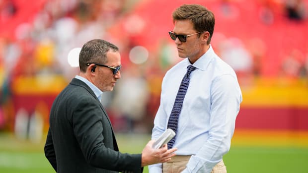 Tom Brady speaks with Eagles GM Howie Roseman