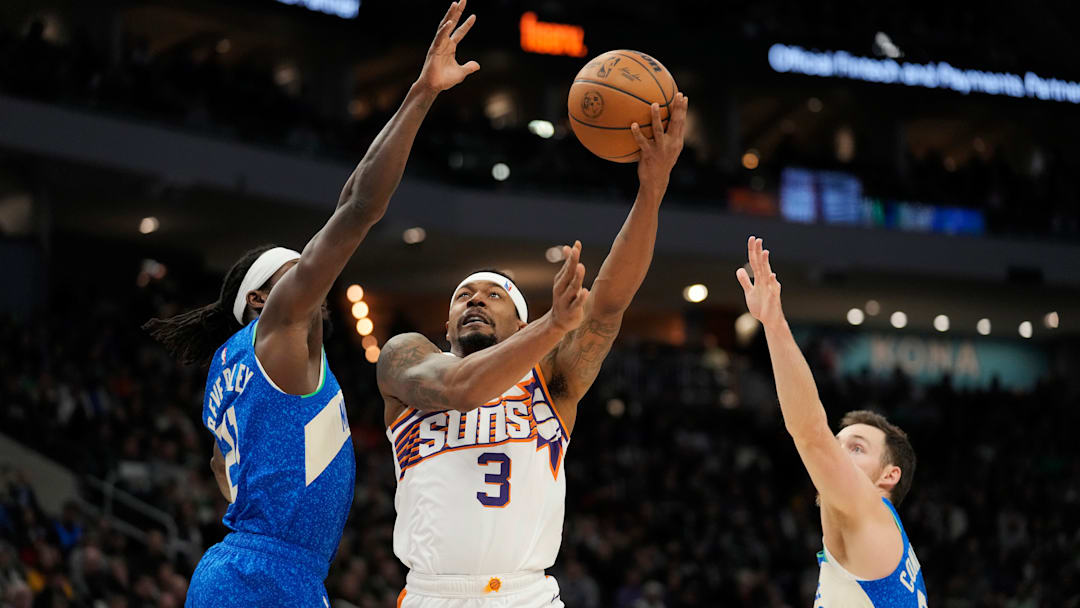 Phoenix Suns v Milwaukee Bucks