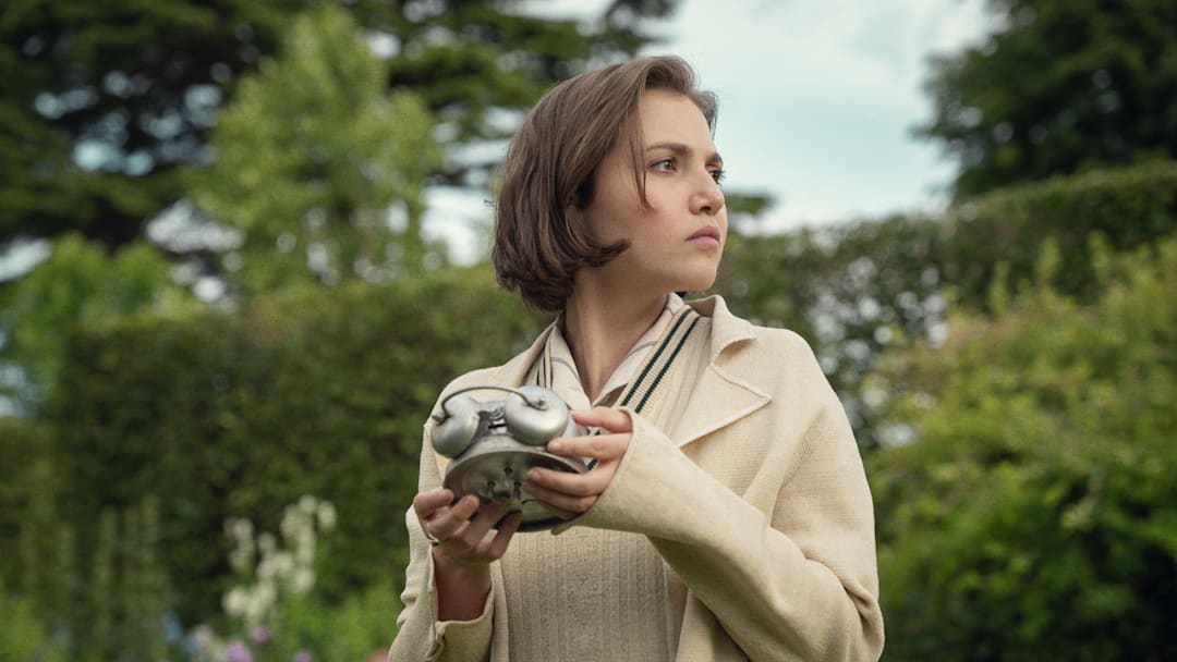 Mia McKenna Bruce - Seven Dials - Credit: Simon Ridgway/Netflix