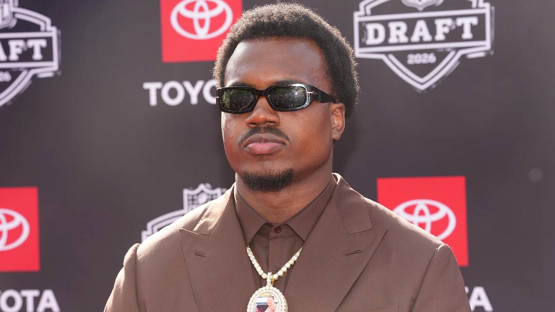 Apr 23, 2026; Pittsburgh, PA, USA; Miami Hurricanes defensive end Rueben Bain Jr. poses on the red carpet before the 2026 NFL Draft at Point State Park. Mandatory Credit: Kirby Lee-Imagn Images Apr 23, 2026; Pittsburgh, PA, USA; Miami Hurricanes defensive end Rueben Bain Jr. poses on the red carpet before the 2026 NFL Draft at Point State Park. Mandatory Credit: Kirby Lee-Imagn Images