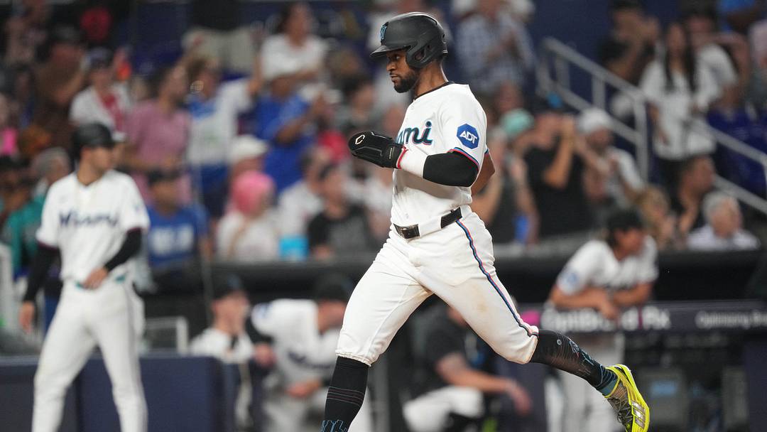 Otto Lopez scores a run against the Atlanta Braves in the seventh inning at LoanDepot Park. Credit: Jim Rassol-Imagn Images Otto Lopez scores a run against the Atlanta Braves in the seventh inning at LoanDepot Park. Credit: Jim Rassol-Imagn Images