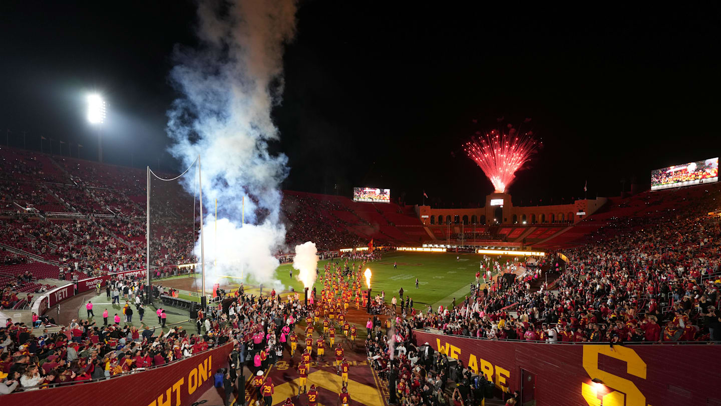 USC Trojans' ShockinglyEmpty Los Angeles Memorial Coliseum Vs. Rutgers