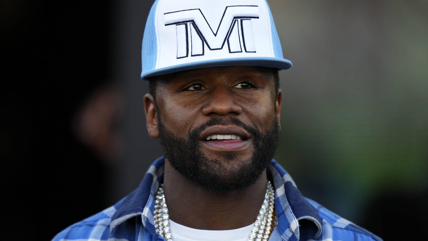 Floyd Mayweather Celebrates 48th Birthday With Lavish Club Blowout, Boxing Display