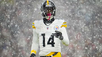 Pittsburgh Steelers v Cleveland Browns