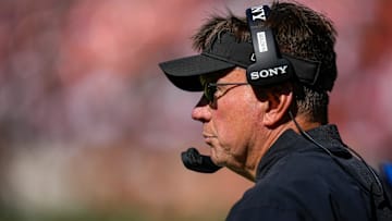 Cincinnati Bengals defensive coordinator Al Golden calls plays from the sideline in the fourth quarter of the NFL Week 1 game between the Cleveland Browns and the Cincinnati Bengals at Huntington Bank Field in Cleveland on Sunday, Sept. 7, 2025. The Bengals begin the season with a 17-16 win over the Browns.
