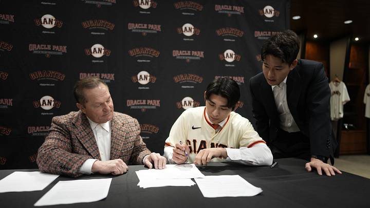San Francisco Giants Introduce Jung Hoo Lee
