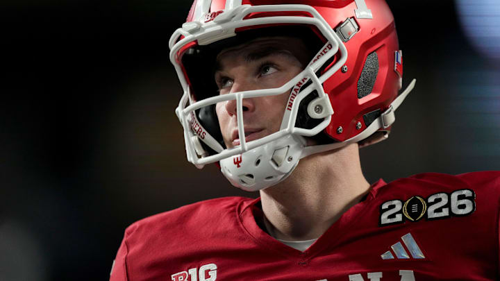 Indiana Hoosiers quarterback Fernando Mendoza 