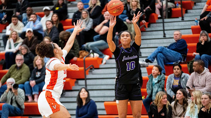 Johnston's Jenica Lewis (10) takes a shot at the basket on Feb. 6, 2026, at Valley High School.