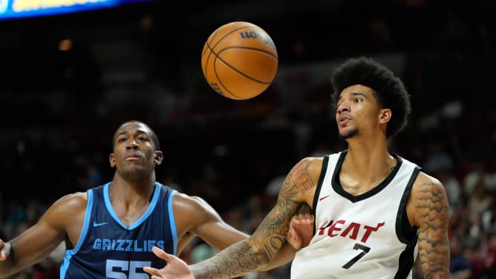 Jul 22, 2024; Las Vegas, NV, USA; Miami Heat center Kel’el Ware (7) fights for the rebound against Memphis Grizzlies center Trey Jemison (55) during the second half at Thomas & Mack Center. Mandatory Credit: Lucas Peltier-USA TODAY Sports