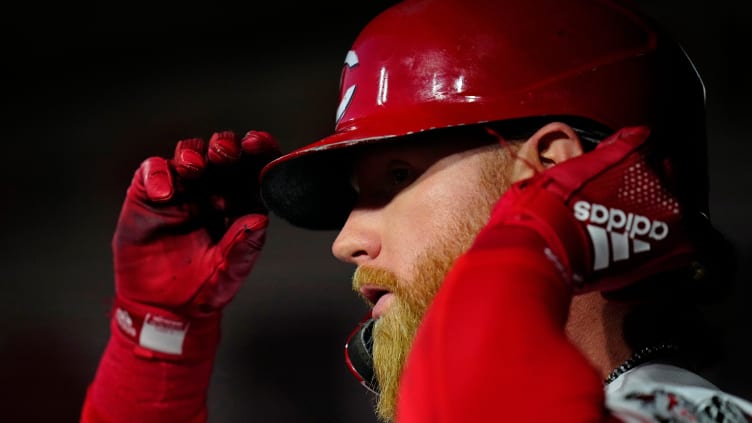 Cincinnati Reds left fielder Jake Fraley (27) prepress to bat.