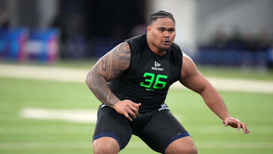 Mar 2, 2025; Indianapolis, IN, USA; Arizona offensive lineman Jonah Savaiinaea (OL36) during the 2025 NFL Scouting Combine at Lucas Oil Stadium.  | Kirby Lee-Imagn Images
