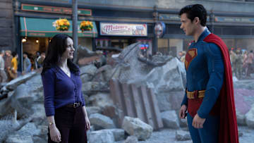 (L to r) RACHEL BROSNAHAN as Lois Lane and DAVID CORENSWET as Superman in Warner Bros. Pictures’ “SUPERMAN,” a Warner Bros. Pictures release. Photo Credit: Jessica Miglio Copyright: © 2025 Warner Bros. Entertainment Inc. All Rights Reserved.