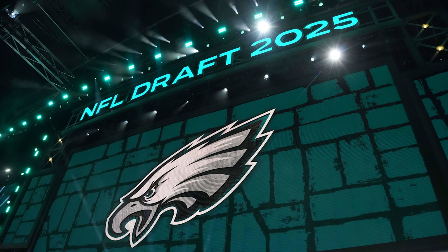 Eagles Rookies Mondon, McWilliams Push Starting Roles Amid Injuries